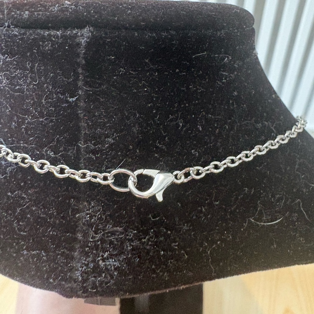 Hand Crafted Elegant Silver Cowboy Hat Necklace - Picture 3 of 3